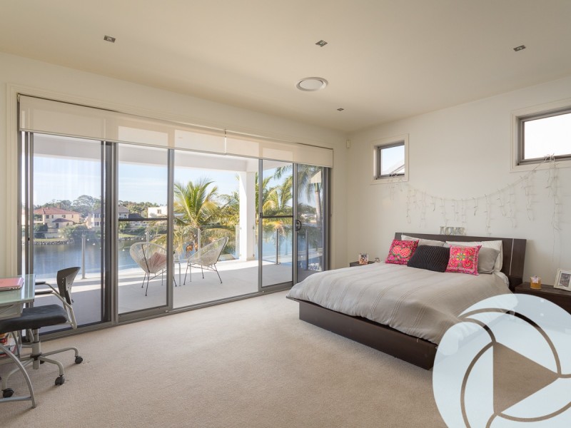 8 San Simeon Drive, Clear Island Waters QLD 4226