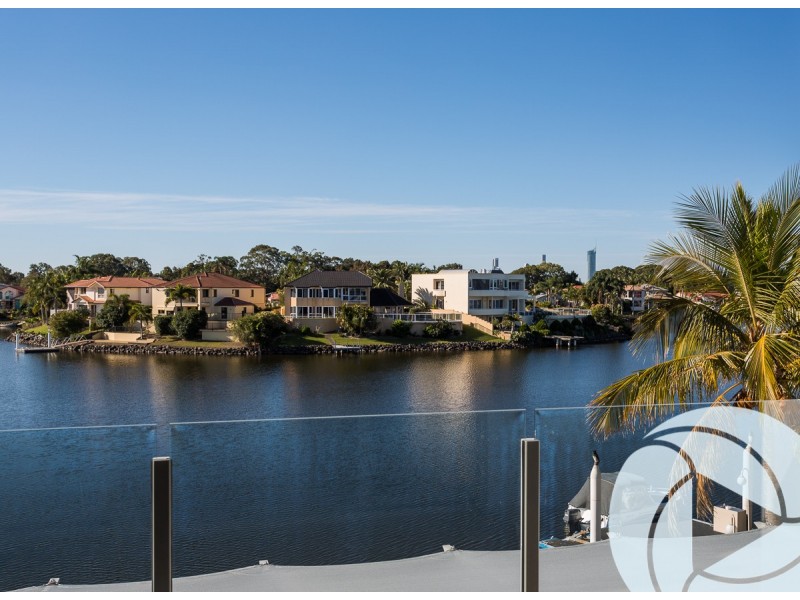 8 San Simeon Drive, Clear Island Waters QLD 4226