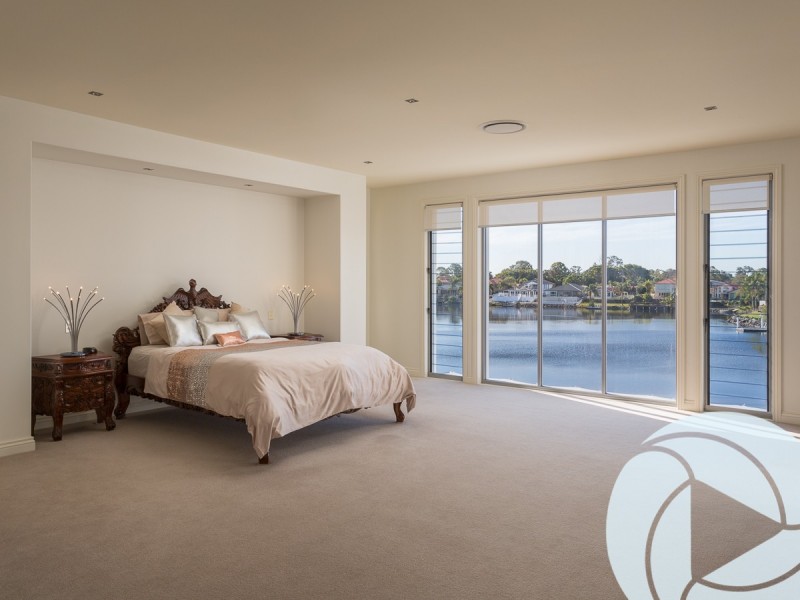 8 San Simeon Drive, Clear Island Waters QLD 4226