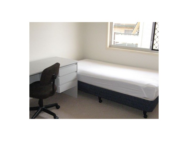 2 153 Clarence Road, Indooroopilly QLD 4068