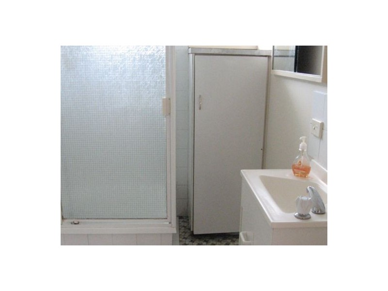 2 153 Clarence Road, Indooroopilly QLD 4068