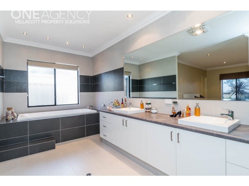 53 Kingsway, Madeley WA 6065