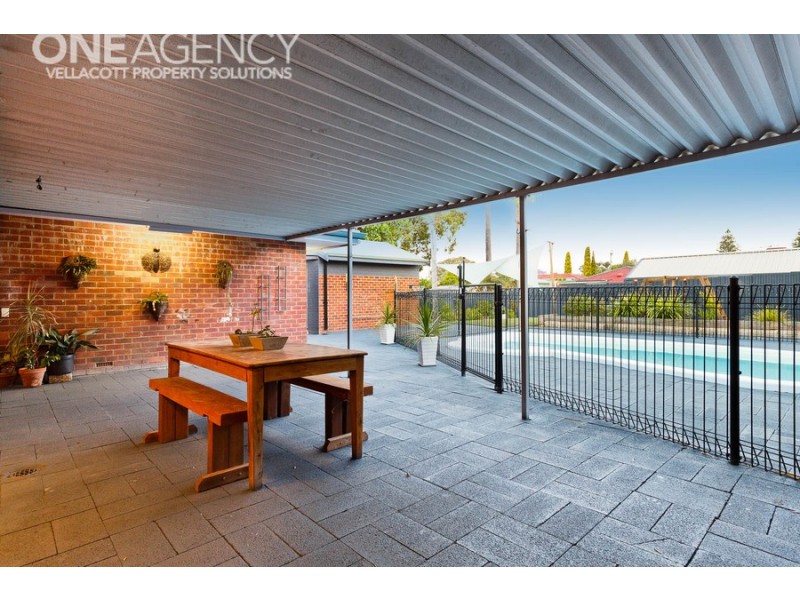 24 Oriole Way, Thornlie WA 6108