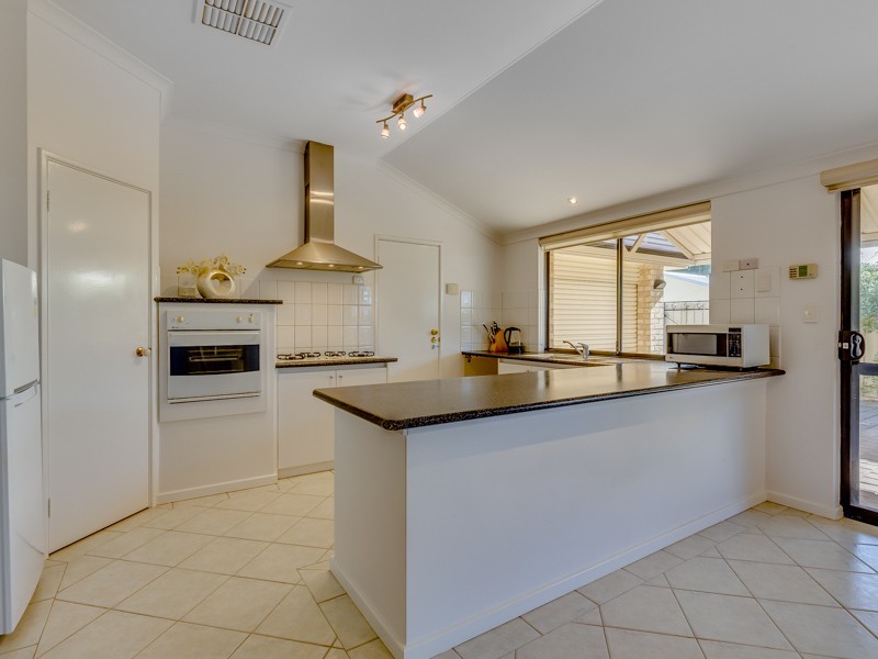 20 Fantail Way, Huntingdale WA 6110
