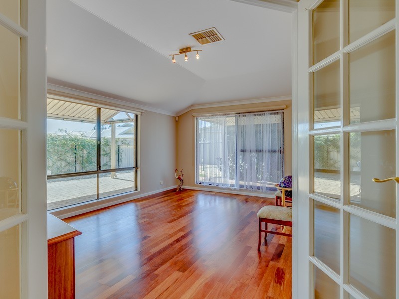 20 Fantail Way, Huntingdale WA 6110