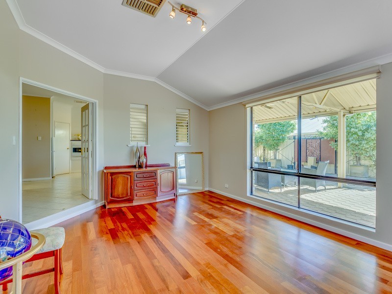 20 Fantail Way, Huntingdale WA 6110
