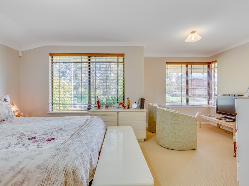 20 Fantail Way, Huntingdale WA 6110