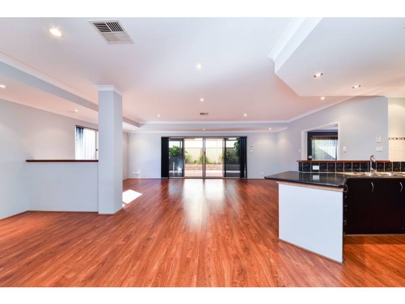 1 Bridge Road, Canning Vale WA 6155