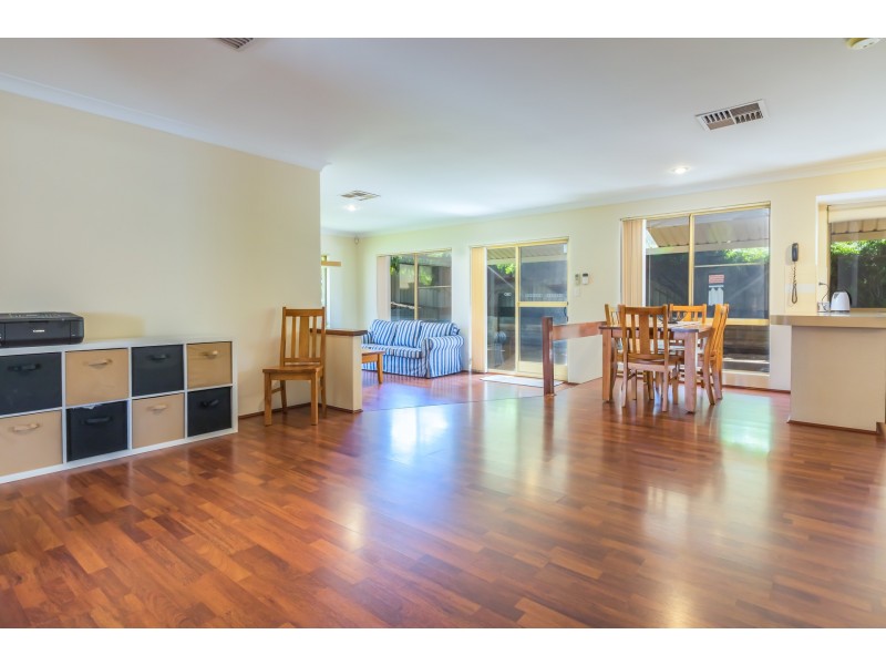 23 Chivalry Way, Thornlie WA 6108