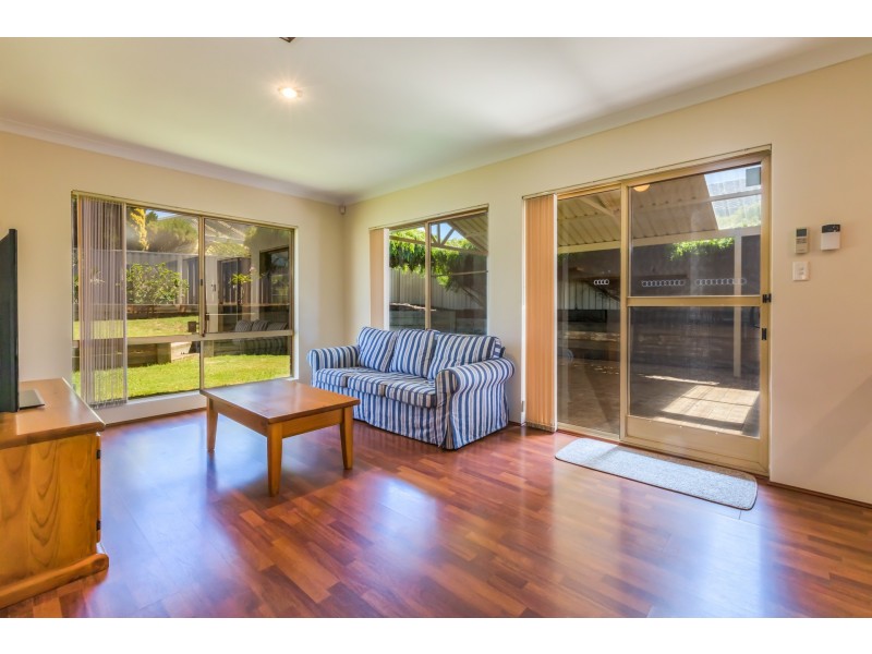 23 Chivalry Way, Thornlie WA 6108