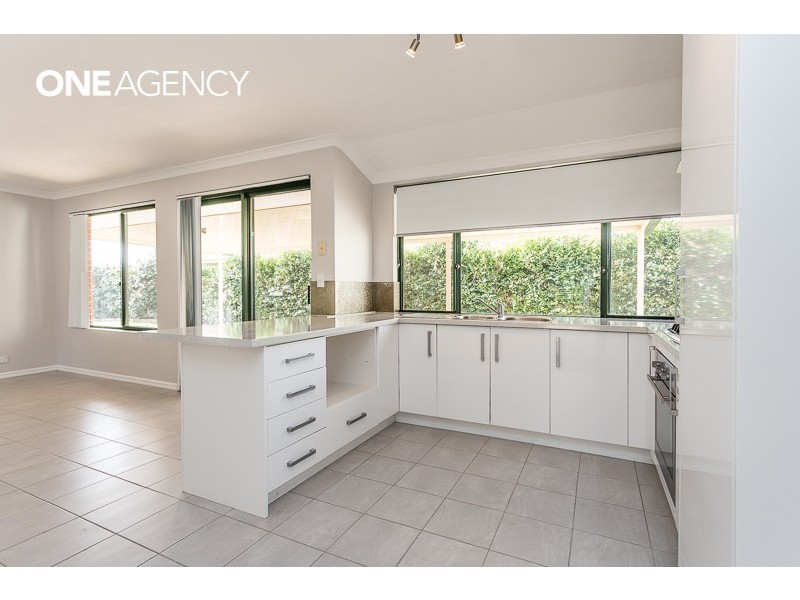 2 Pipit Close, Huntingdale WA 6110