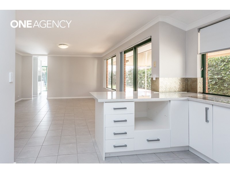 2 Pipit Close, Huntingdale WA 6110