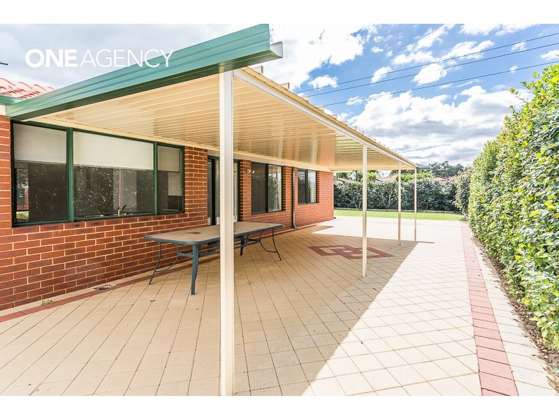 2 Pipit Close, Huntingdale WA 6110