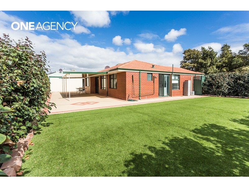 2 Pipit Close, Huntingdale WA 6110