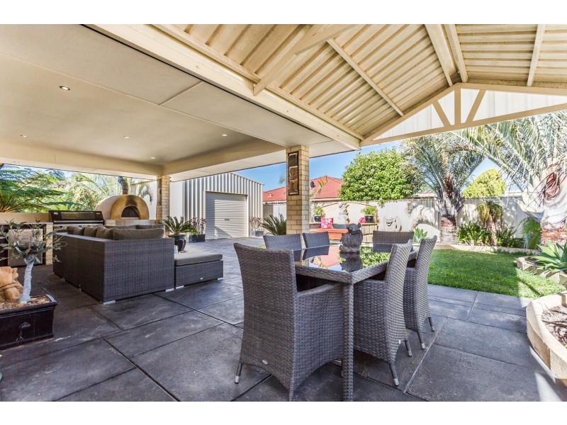 14 Judges Court, Huntingdale WA 6110