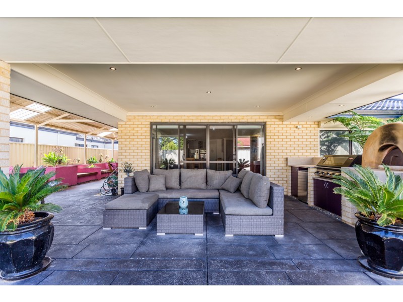 14 Judges Court, Huntingdale WA 6110