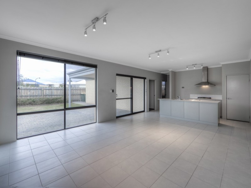 130 Elmridge Parkway, Ellenbrook WA 6069