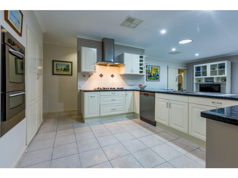 34 Regency Drive, Thornlie WA 6108