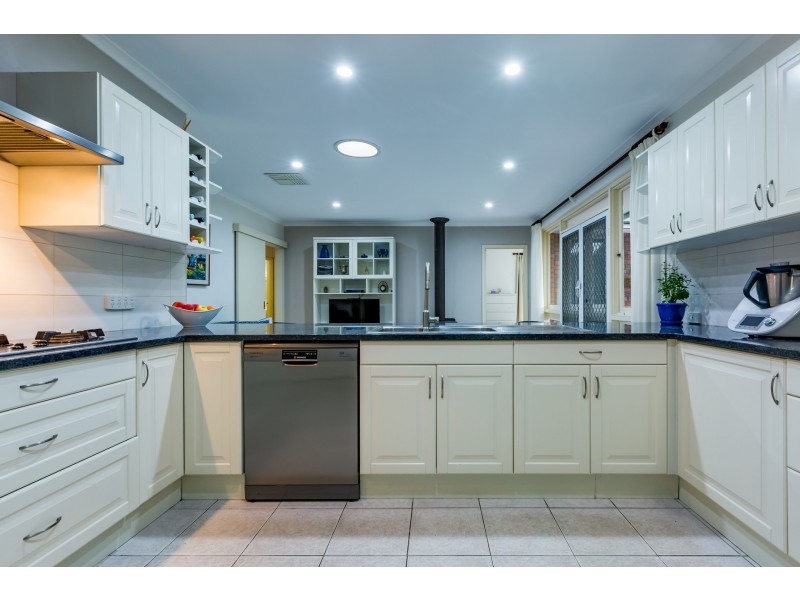 34 Regency Drive, Thornlie WA 6108