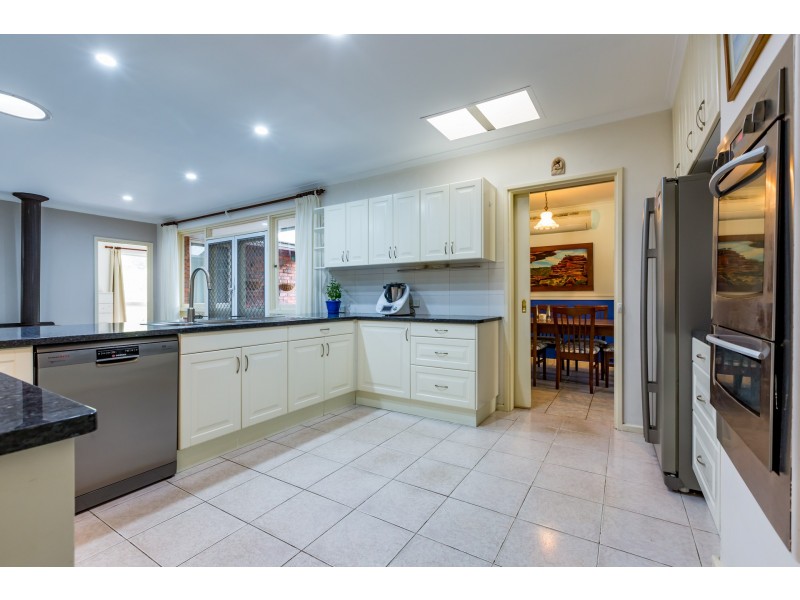 34 Regency Drive, Thornlie WA 6108