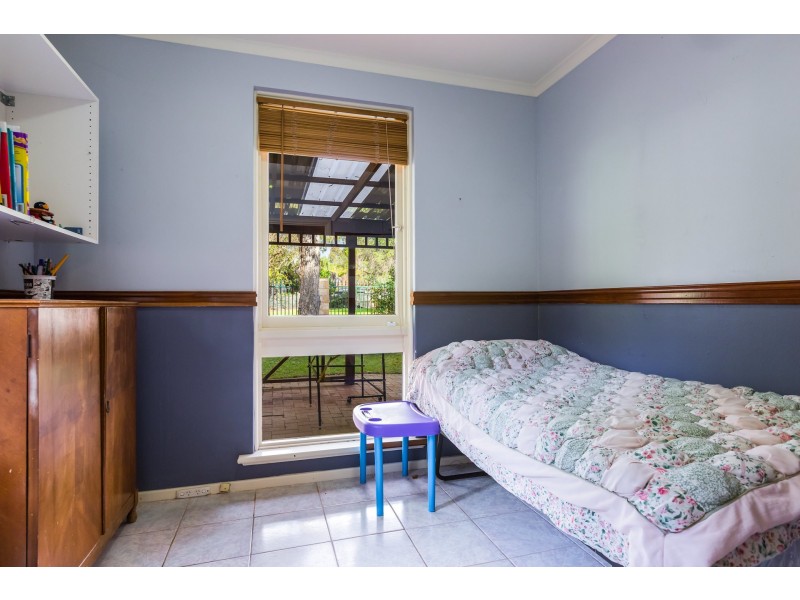 34 Regency Drive, Thornlie WA 6108