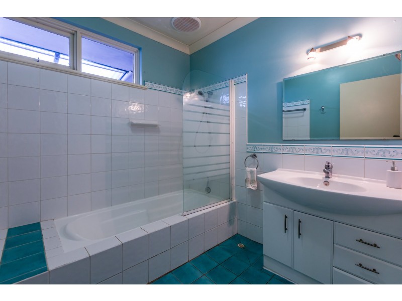 34 Regency Drive, Thornlie WA 6108