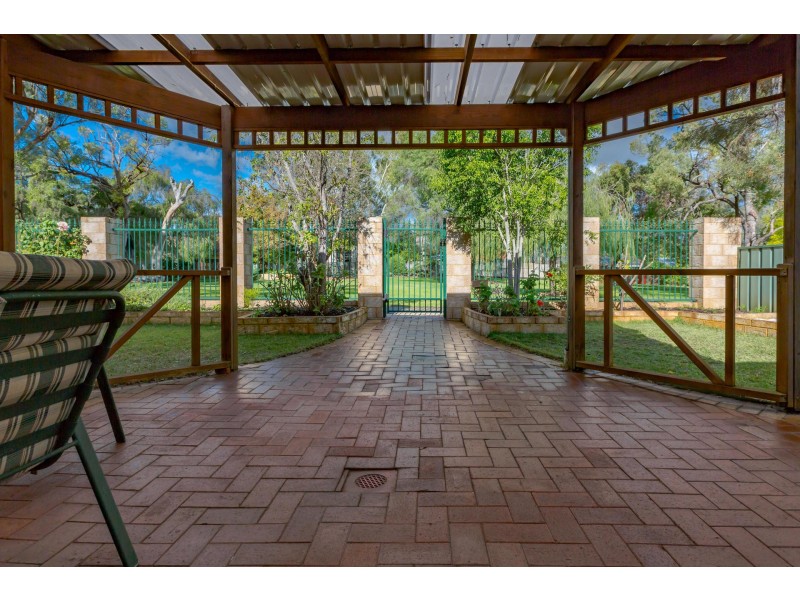 34 Regency Drive, Thornlie WA 6108