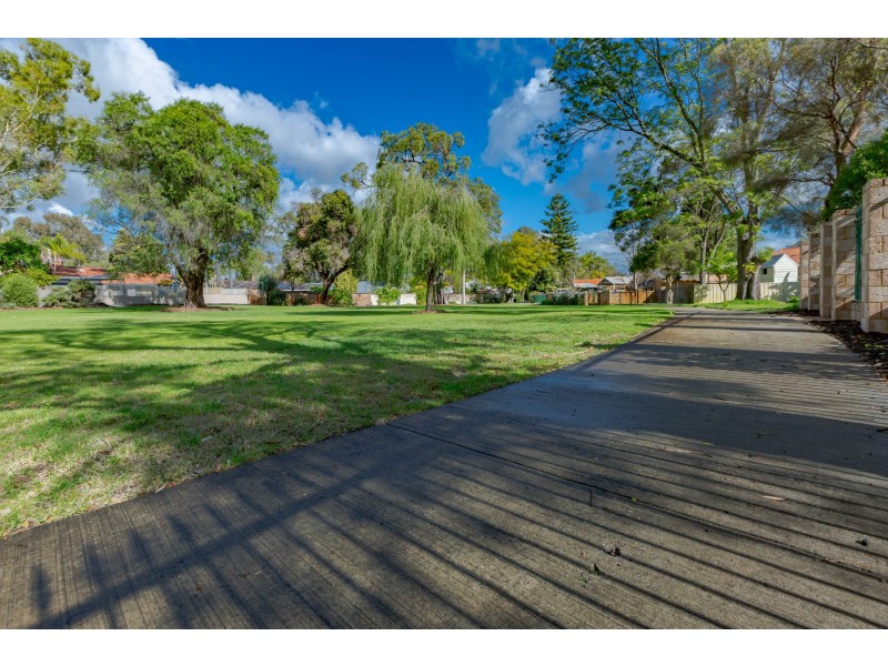 34 Regency Drive, Thornlie WA 6108