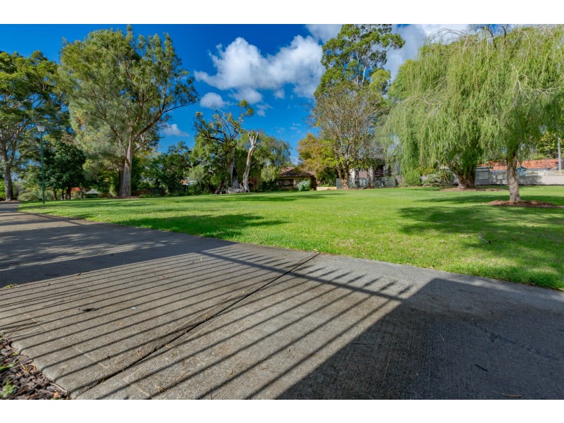 34 Regency Drive, Thornlie WA 6108