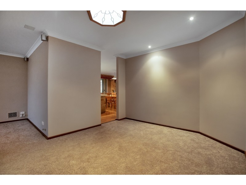 17 Conquest Court, Thornlie WA 6108