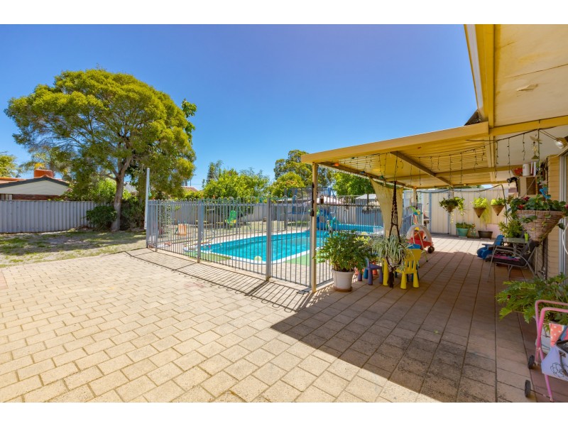 15 Ningaloo Way, Thornlie WA 6108