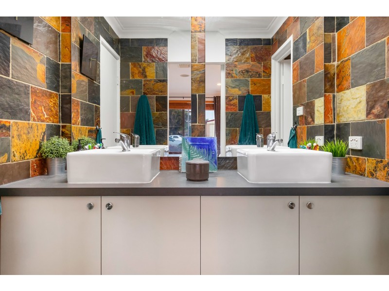 9 Bluebell Court, Thornlie WA 6108