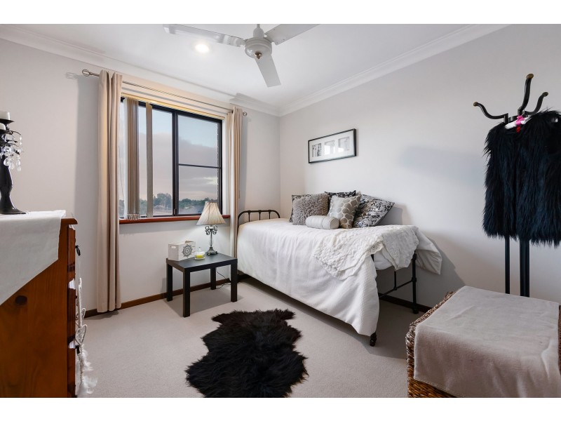 9 Bluebell Court, Thornlie WA 6108