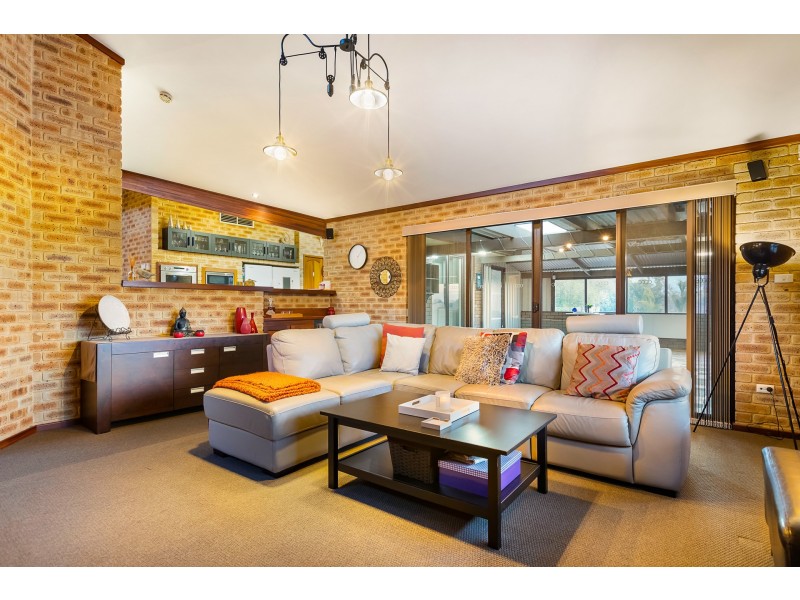 9 Bluebell Court, Thornlie WA 6108