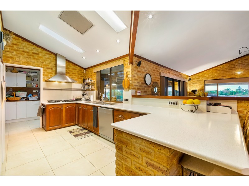 9 Bluebell Court, Thornlie WA 6108