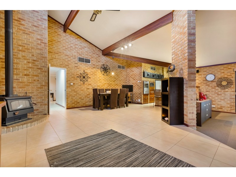 9 Bluebell Court, Thornlie WA 6108