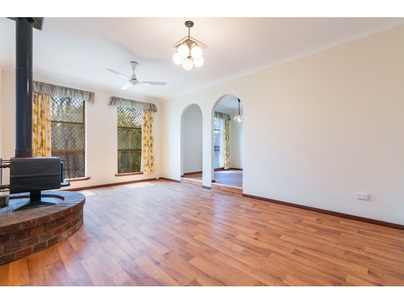 11 Cleve Way, Gosnells WA 6110