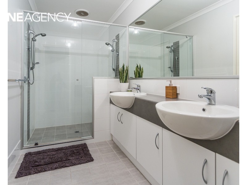 27 Vermont Grove, Wellard WA 6170