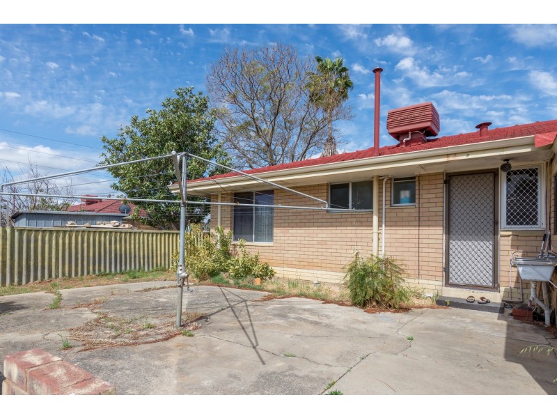 37 Yale Road, Thornlie WA 6108