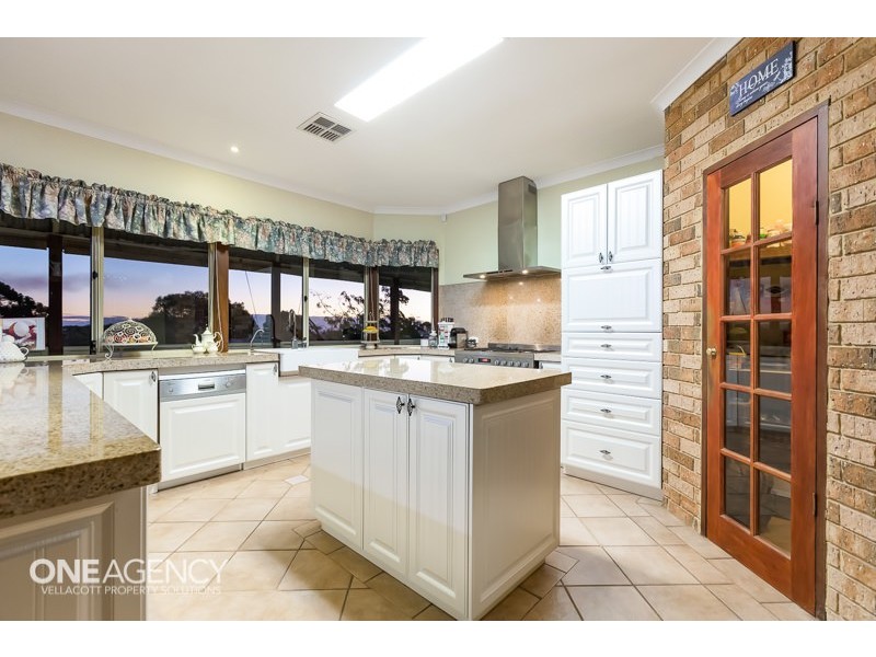 14 Treecrest Gardens, Mount Richon WA 6112