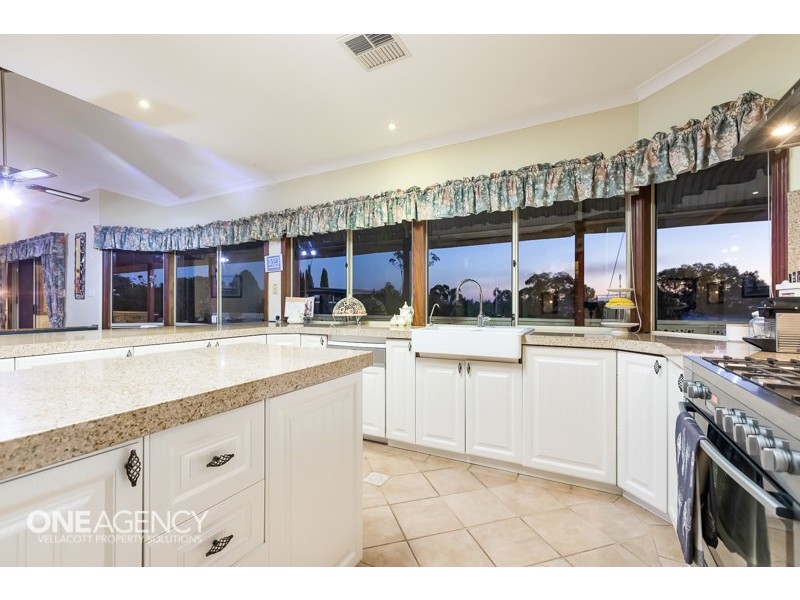 14 Treecrest Gardens, Mount Richon WA 6112