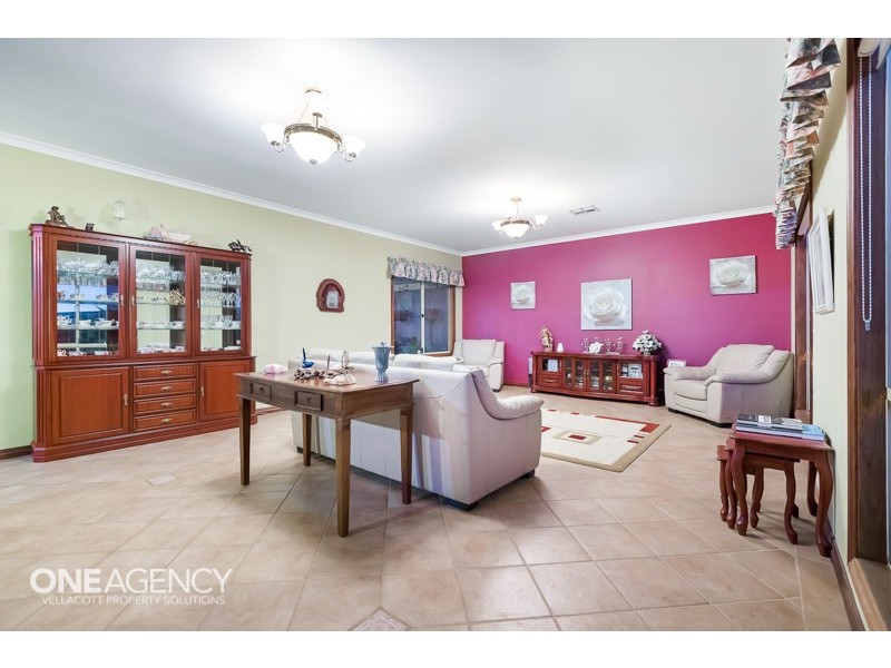 14 Treecrest Gardens, Mount Richon WA 6112