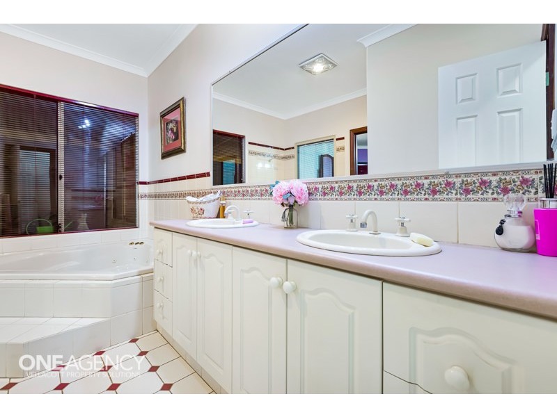 14 Treecrest Gardens, Mount Richon WA 6112