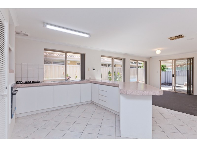 7 Mercy Mews, Queens Park WA 6107