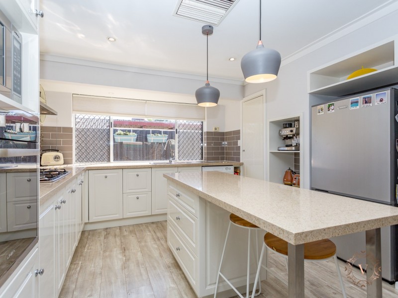 14 Sutherland Drive, Thornlie WA 6108