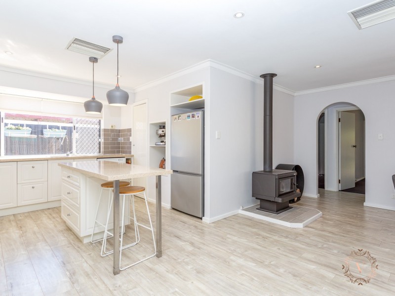 14 Sutherland Drive, Thornlie WA 6108