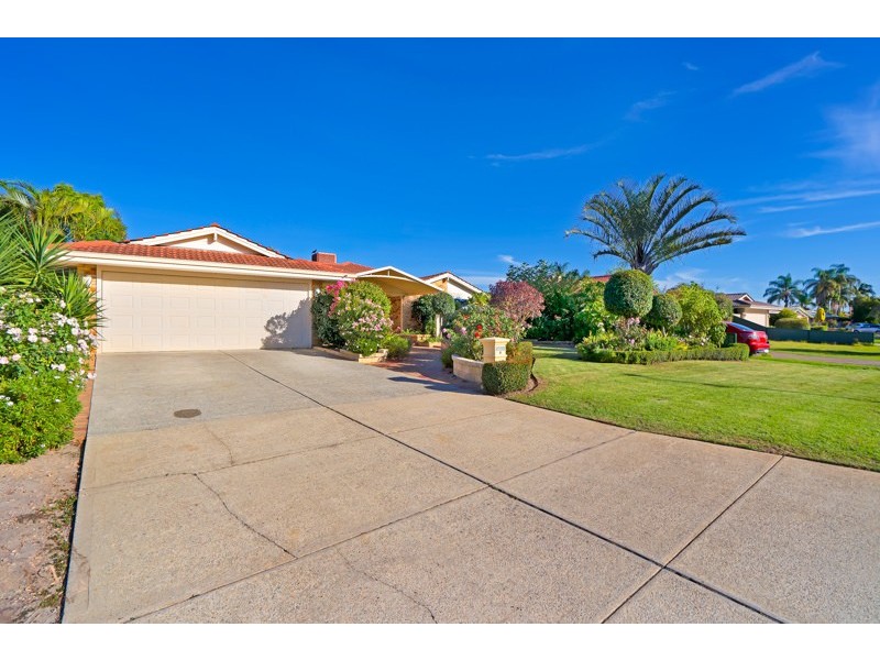 4 Redfern Close, Thornlie WA 6108