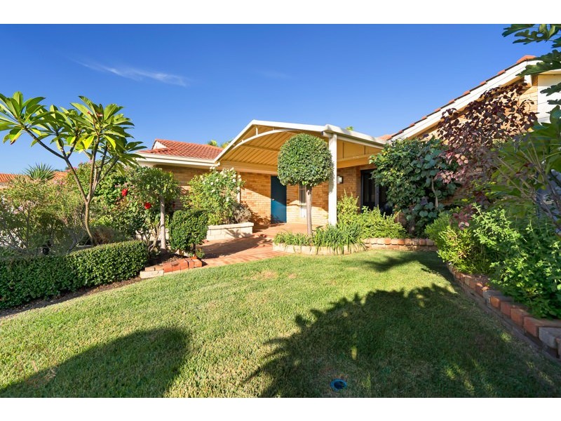 4 Redfern Close, Thornlie WA 6108