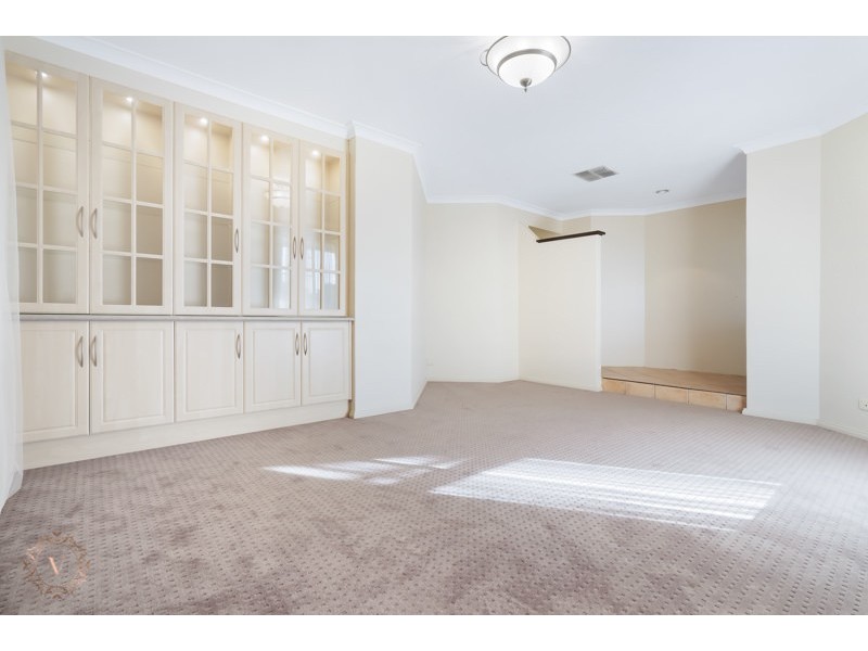 4 Redfern Close, Thornlie WA 6108