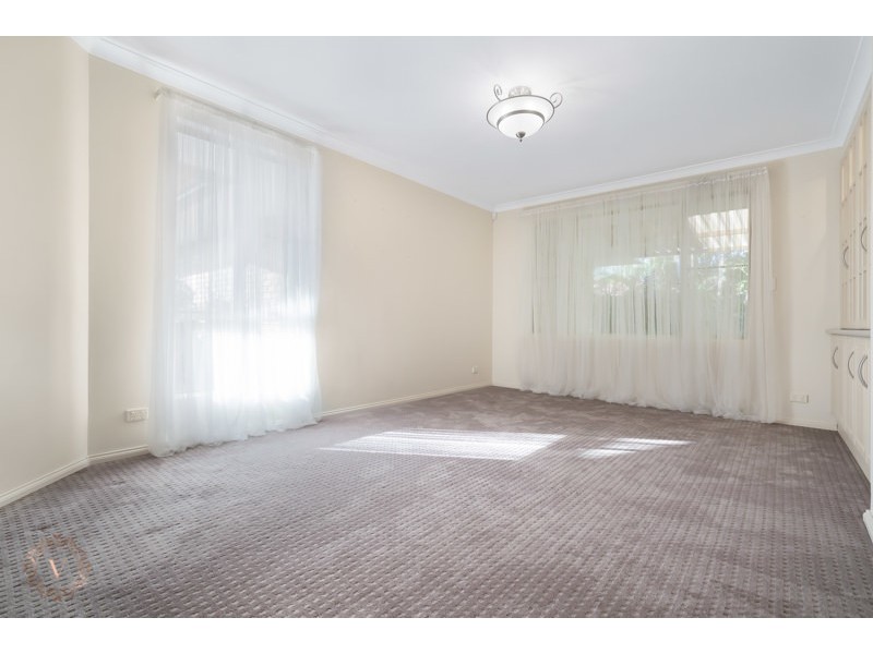 4 Redfern Close, Thornlie WA 6108